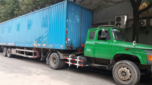 偉博物流貨運卡車